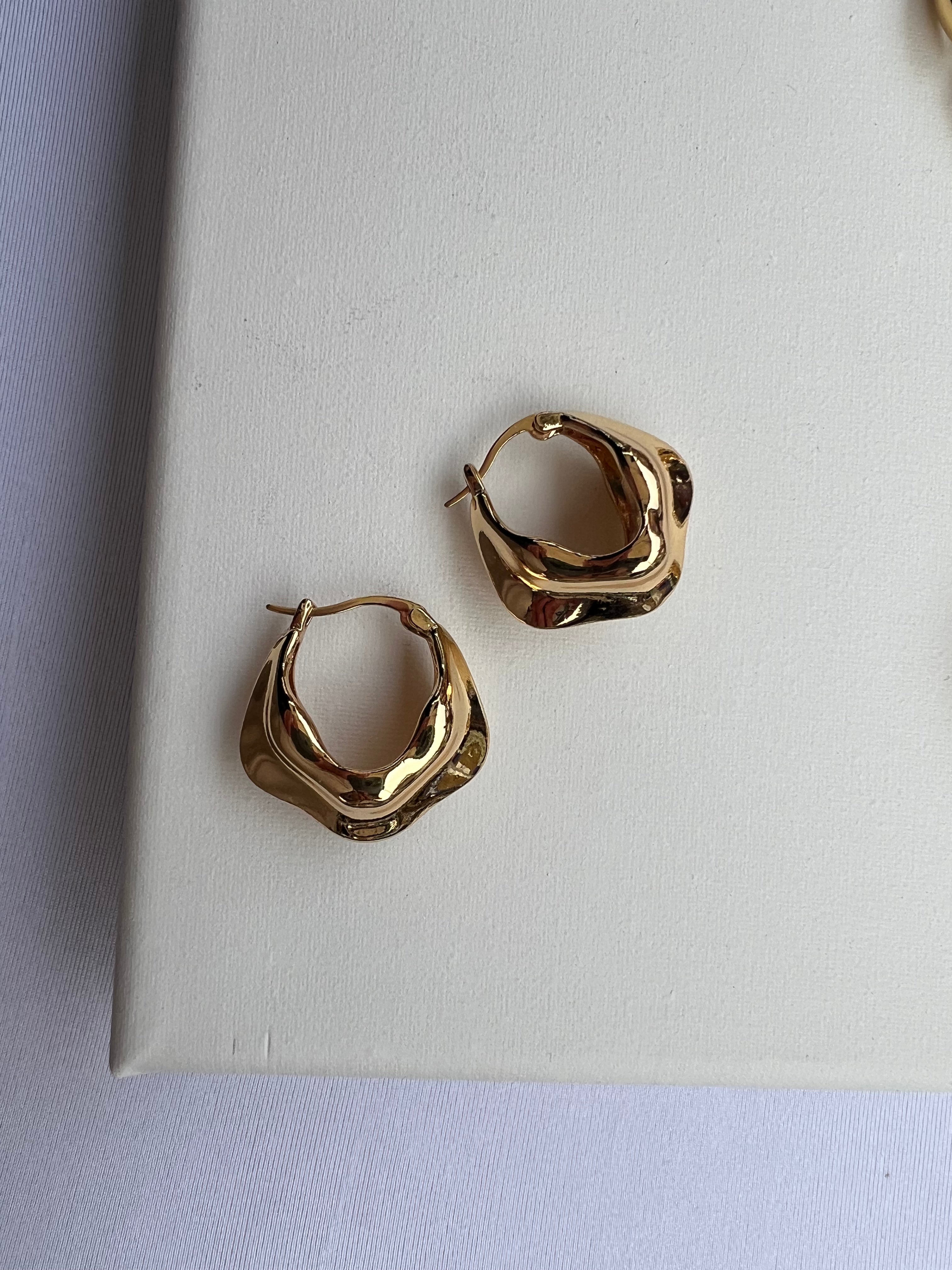 Wiggle Earrings