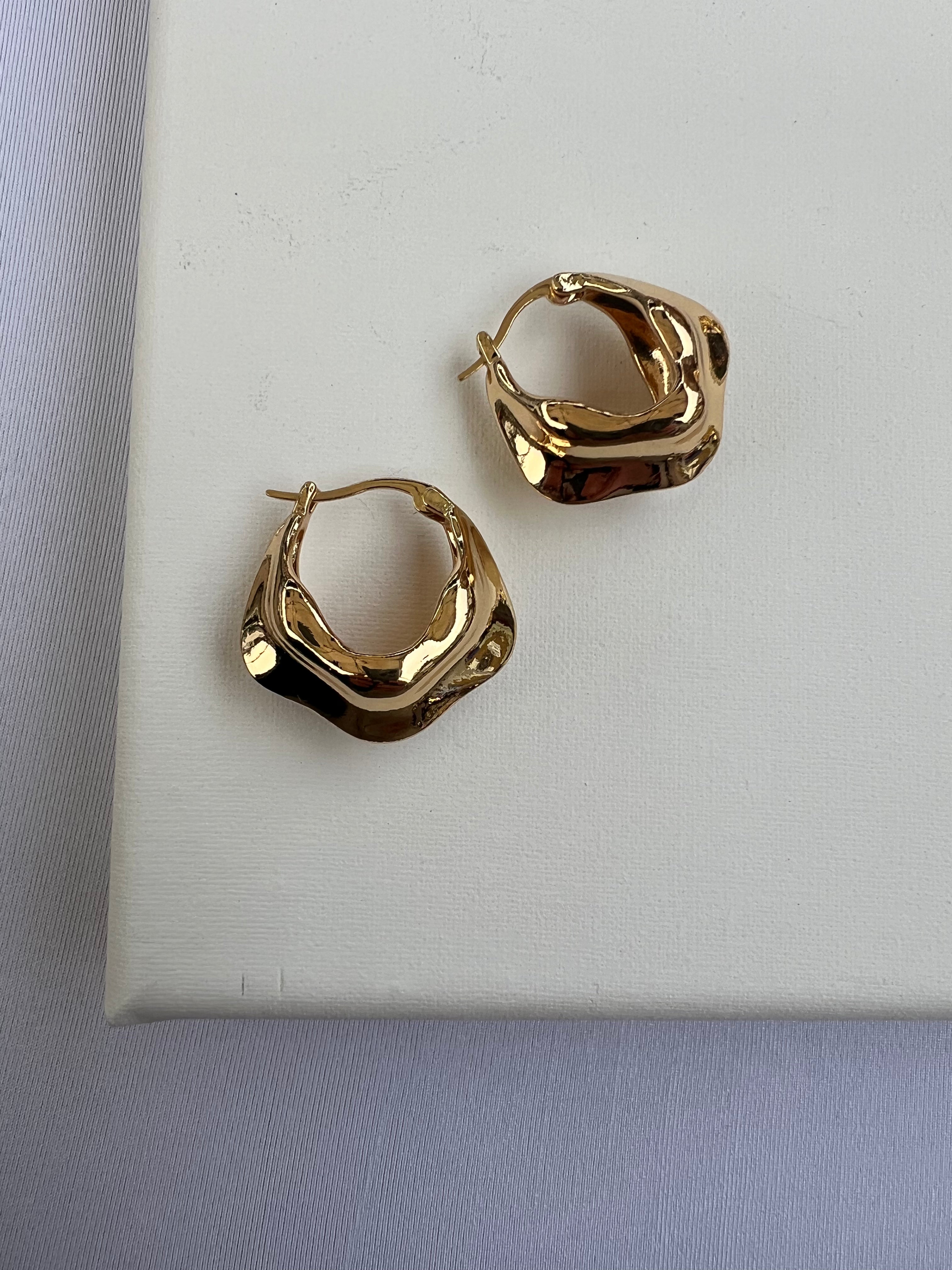 Wiggle Earrings